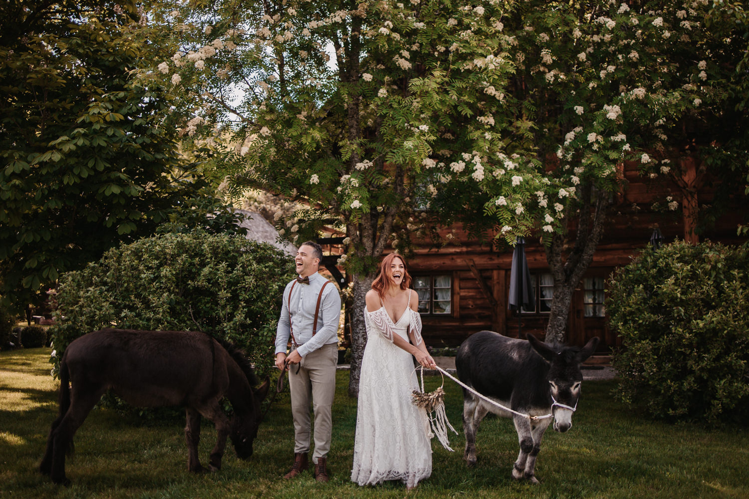Brautpaarshooting mit Eseln